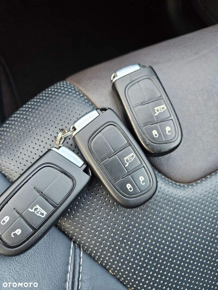 Jeep Cherokee - 18