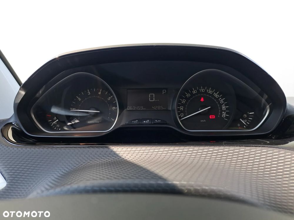 Peugeot 2008 1.2 Pure Tech Allure S&S EAT6 - 18