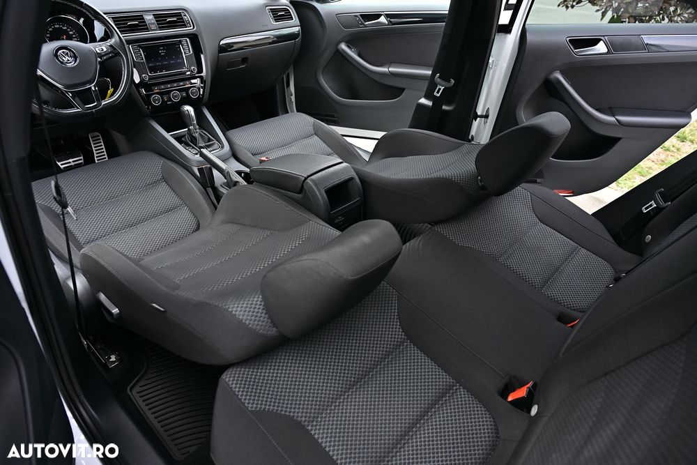 Volkswagen Jetta - 19