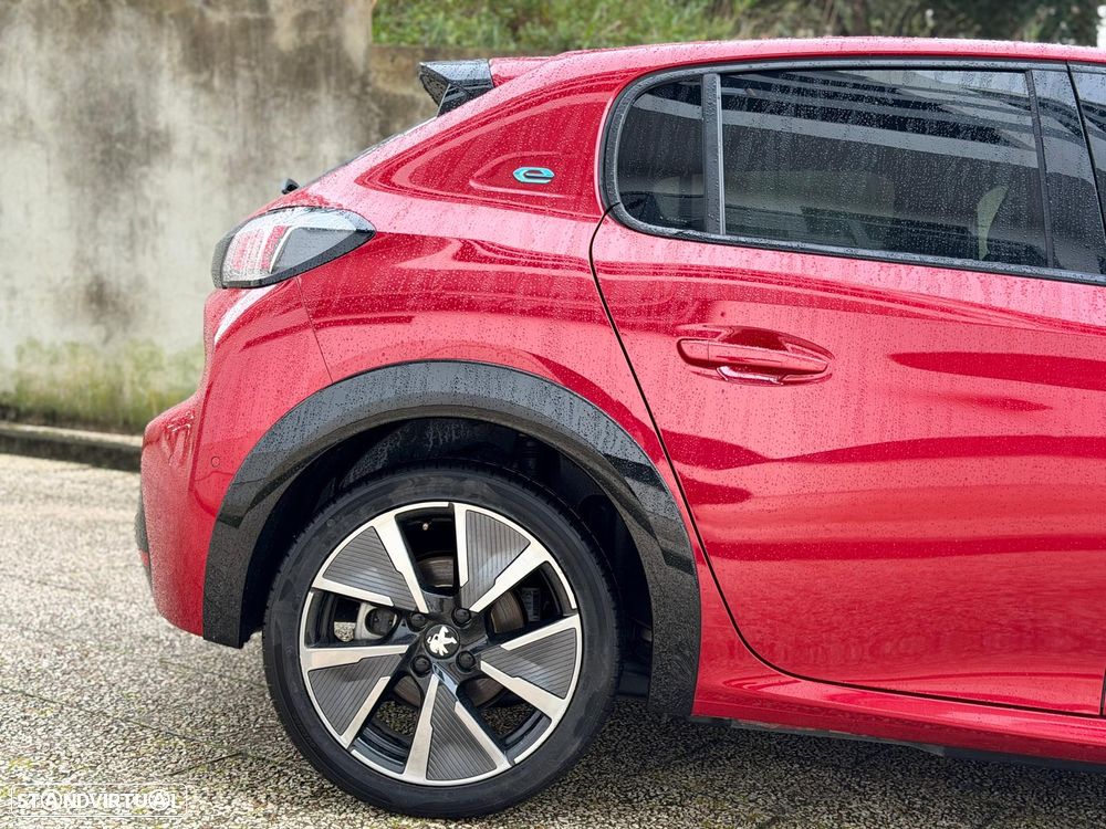Peugeot e-208 GT - 11