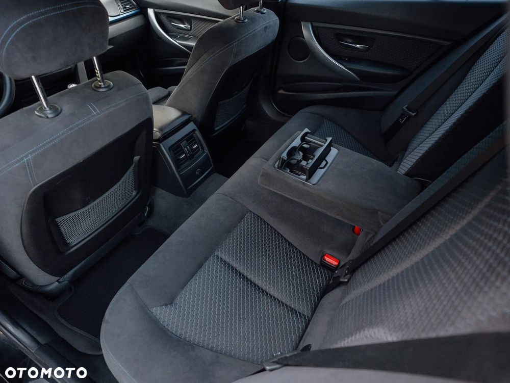 BMW Seria 3 320d xDrive - 21