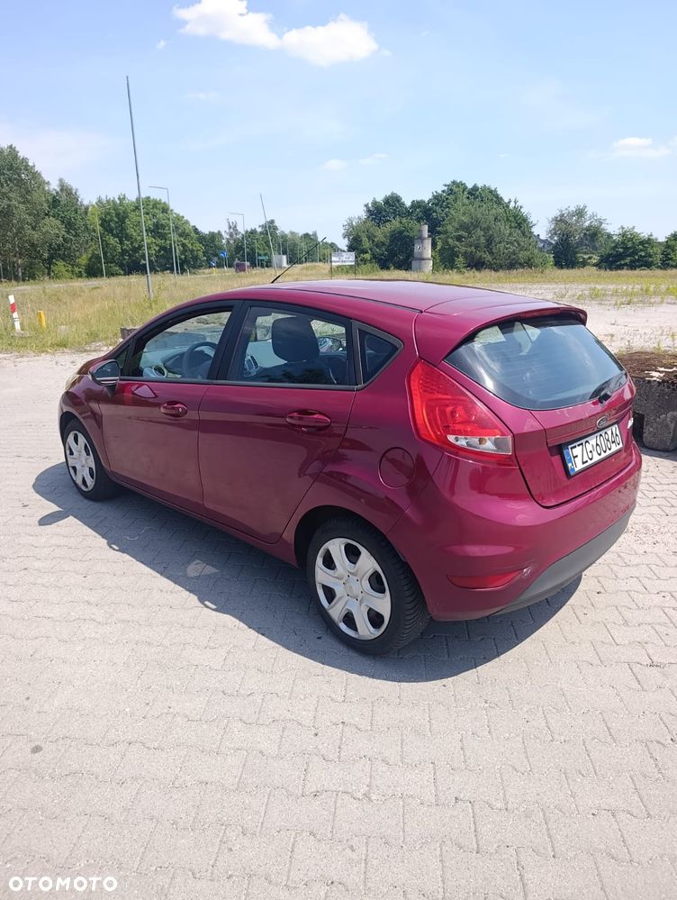 Ford Fiesta 1.25 Ambiente - 2