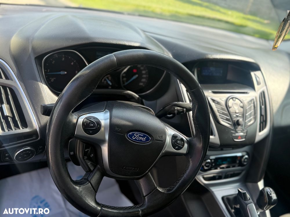 Ford Focus 1.6 TDCI DPF Ambiente - 8