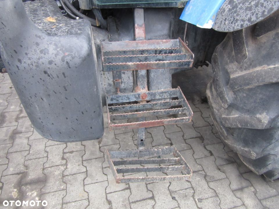 Schody stopnie lewy prawy New Holland TM120 - 3