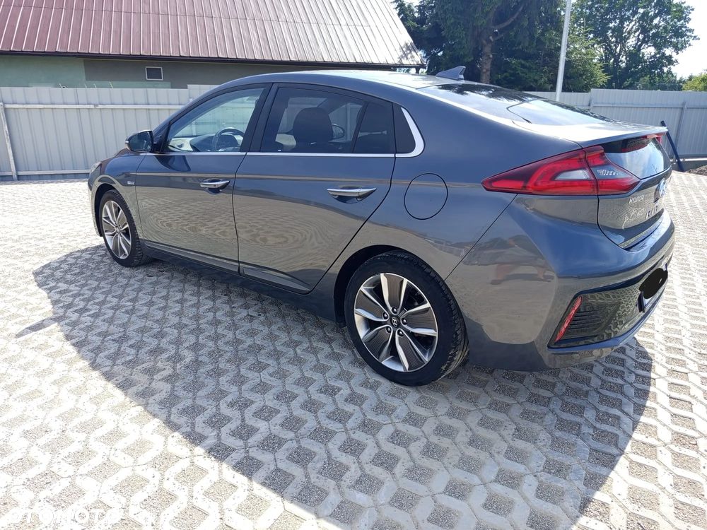 Hyundai IONIQ - 4