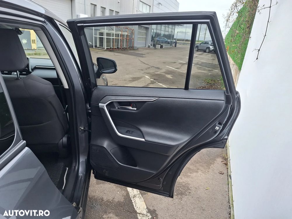 Toyota RAV4 - 8