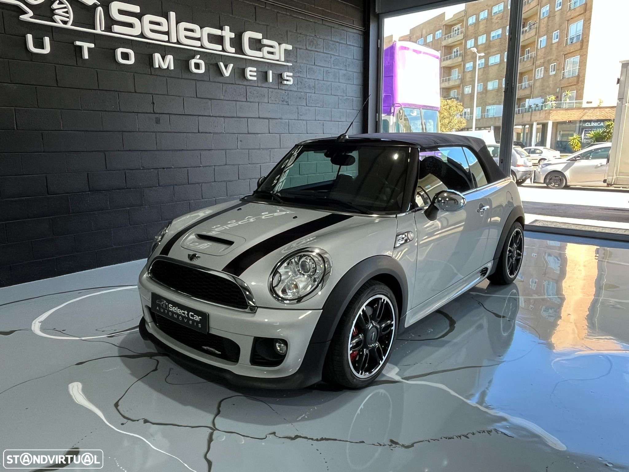 MINI Cabrio John Cooper Works - 4