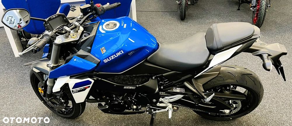 Suzuki GSX - 8