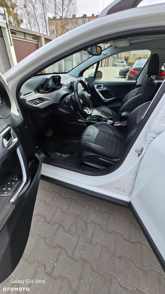 Peugeot 2008 1.2 Pure Tech GPF Allure S&S EAT6 - 7