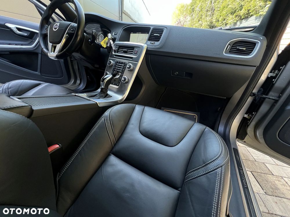 Volvo V60 D4 Geartronic Summum - 17