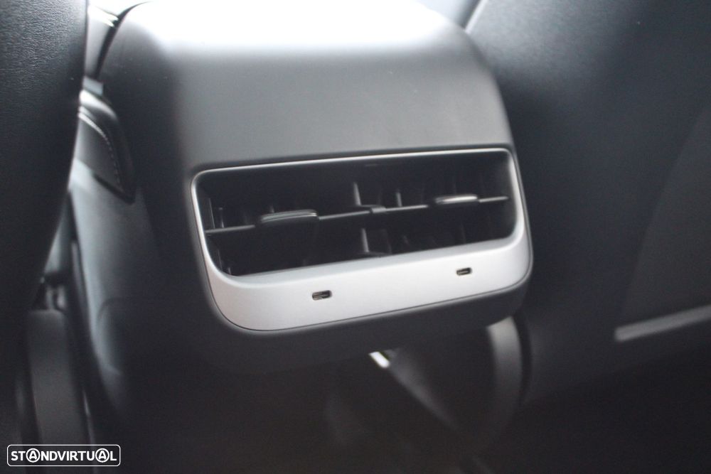 Tesla Model Y Long Range Dual Motor AWD - 37