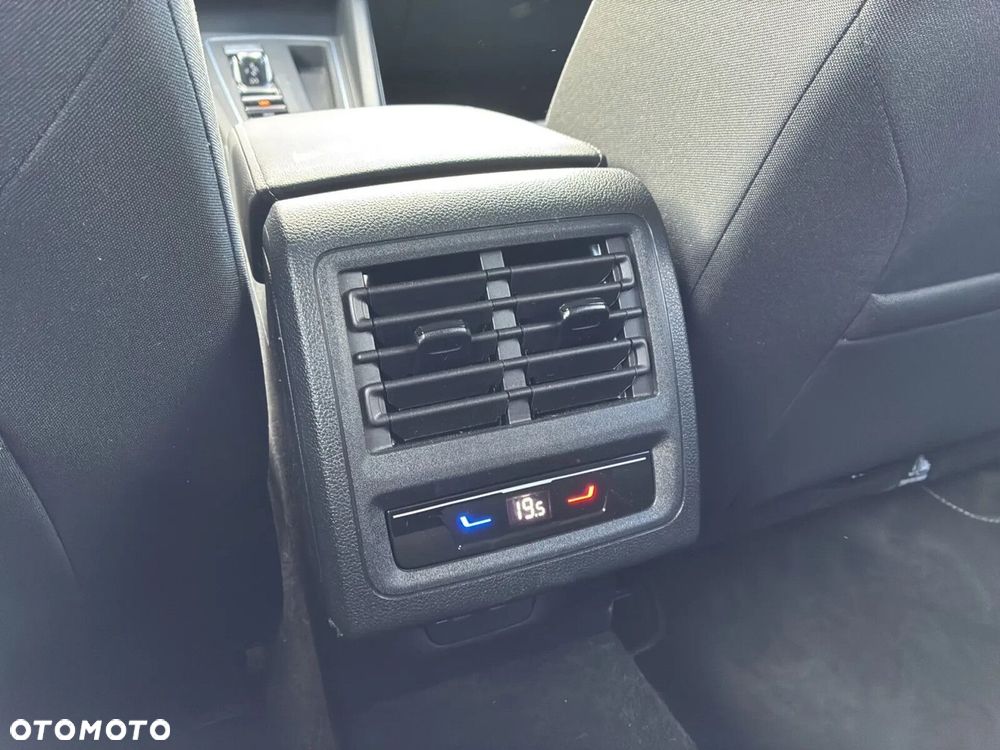 Volkswagen Golf - 28
