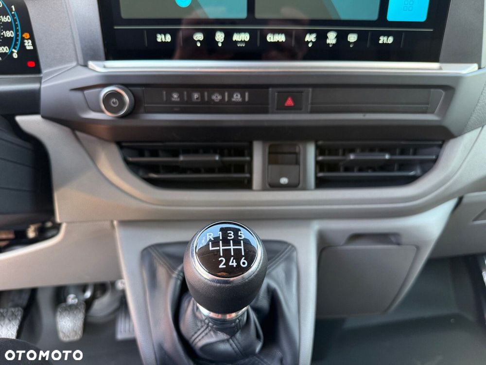 Volkswagen Caravelle - 16