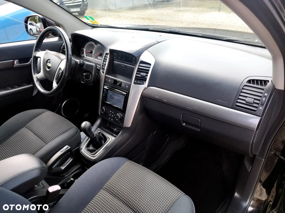 Chevrolet Captiva 2.4 LS 5os - 23