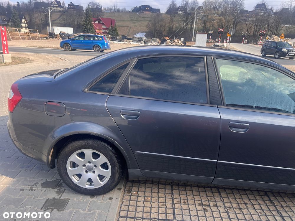 Audi A4 Limousine - 4