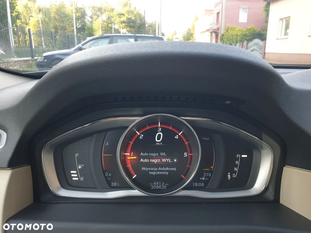 Volvo V70 D4 Geartronic Summum - 25