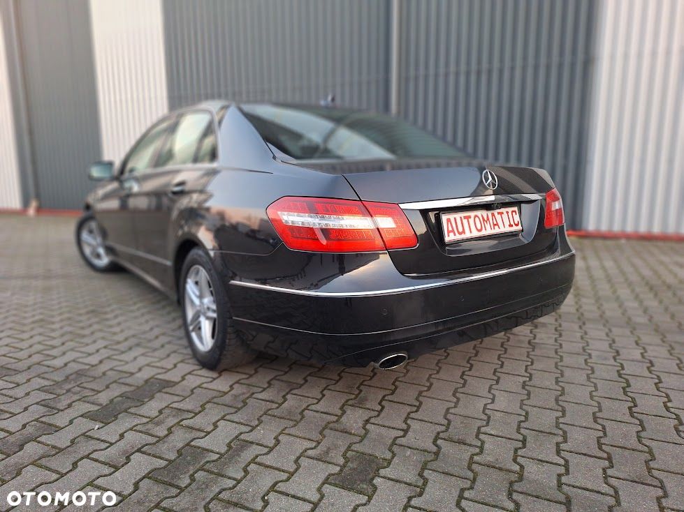 Mercedes-Benz Klasa E 200 CGI BlueEFFICIENCY 7G-TRONIC Avantgarde - 2