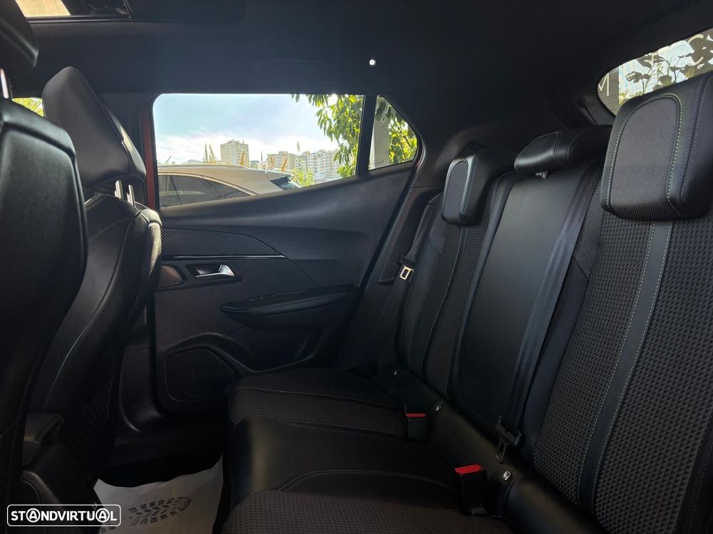 Peugeot e-2008 50 kWh GT - 31