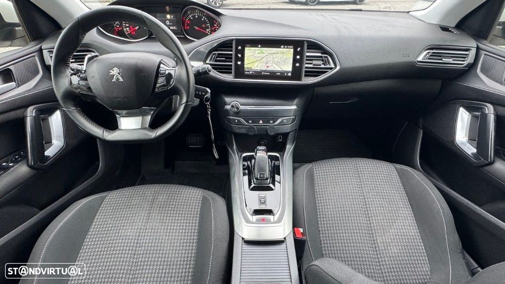 Peugeot 308 1.5 BlueHDi Allure EAT8 - 17