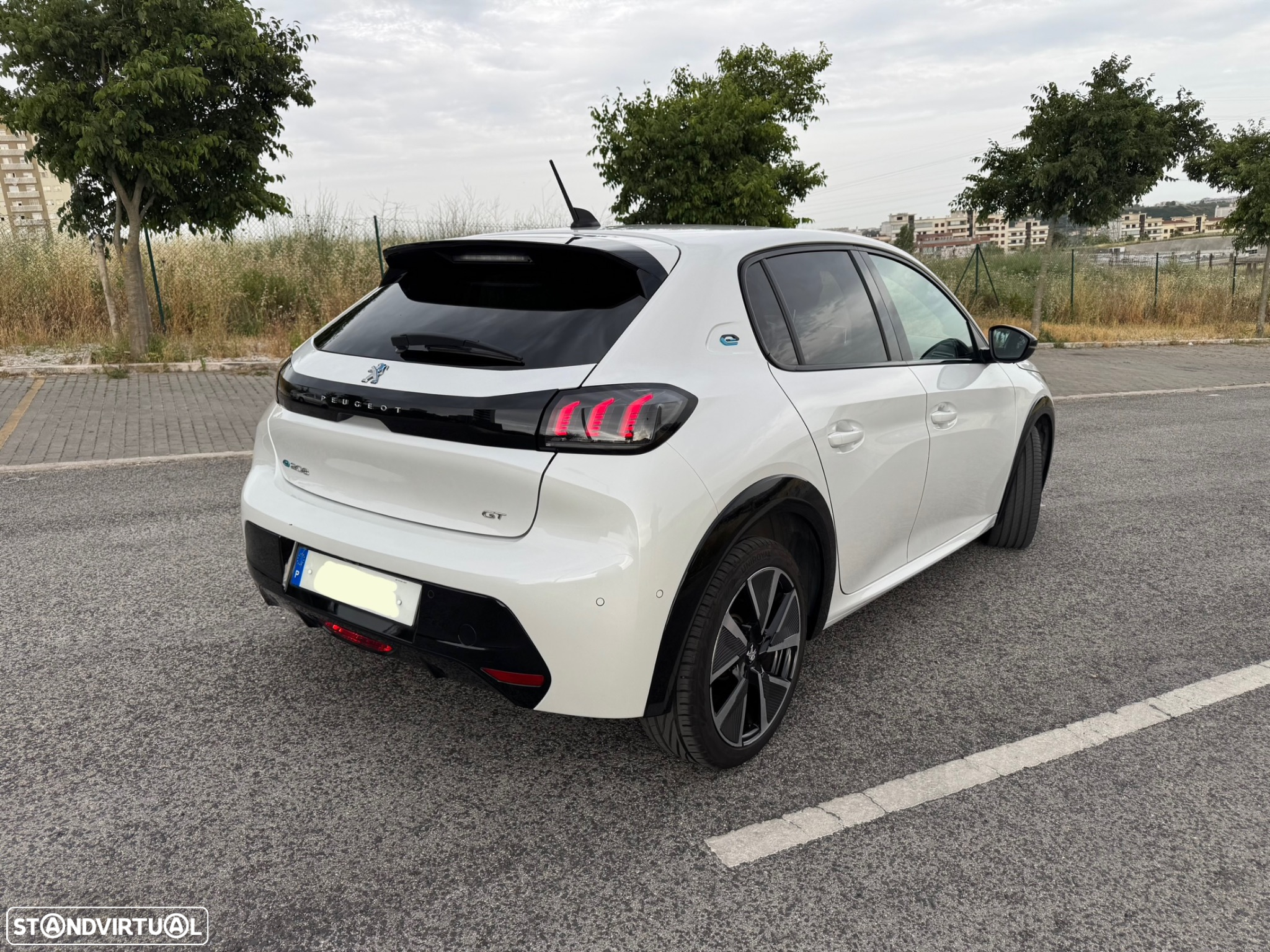 Peugeot e-208 50 kWh GT - 4