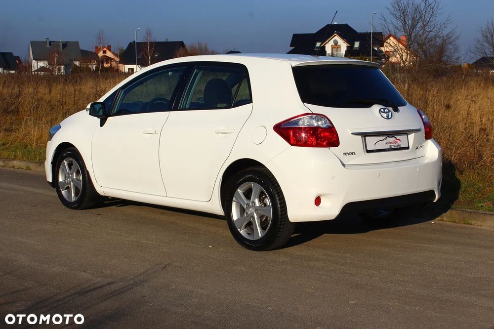 Toyota Auris 1.6 Executive - 4