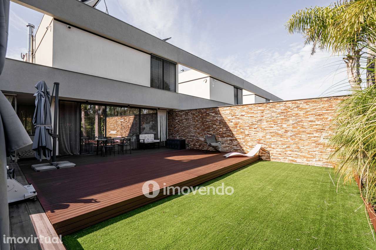 Moradia T4 de luxo, com piscina salinizada e aquecida, na Madalena - Grande imagem: 2/60