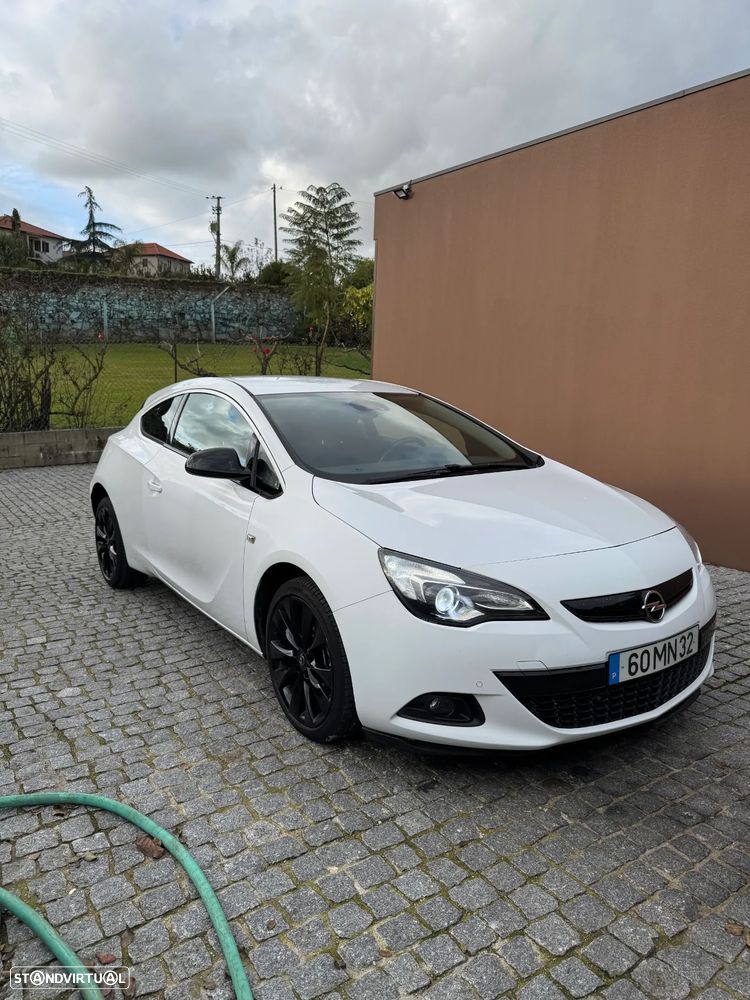 Opel Astra GTC - 1