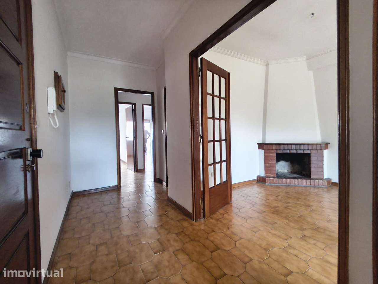 APARTAMENTO T2 COM GRANDE TERRAÇO E GARAGEM FECHADA | MAXIMINOS - Grande imagem: 4/16