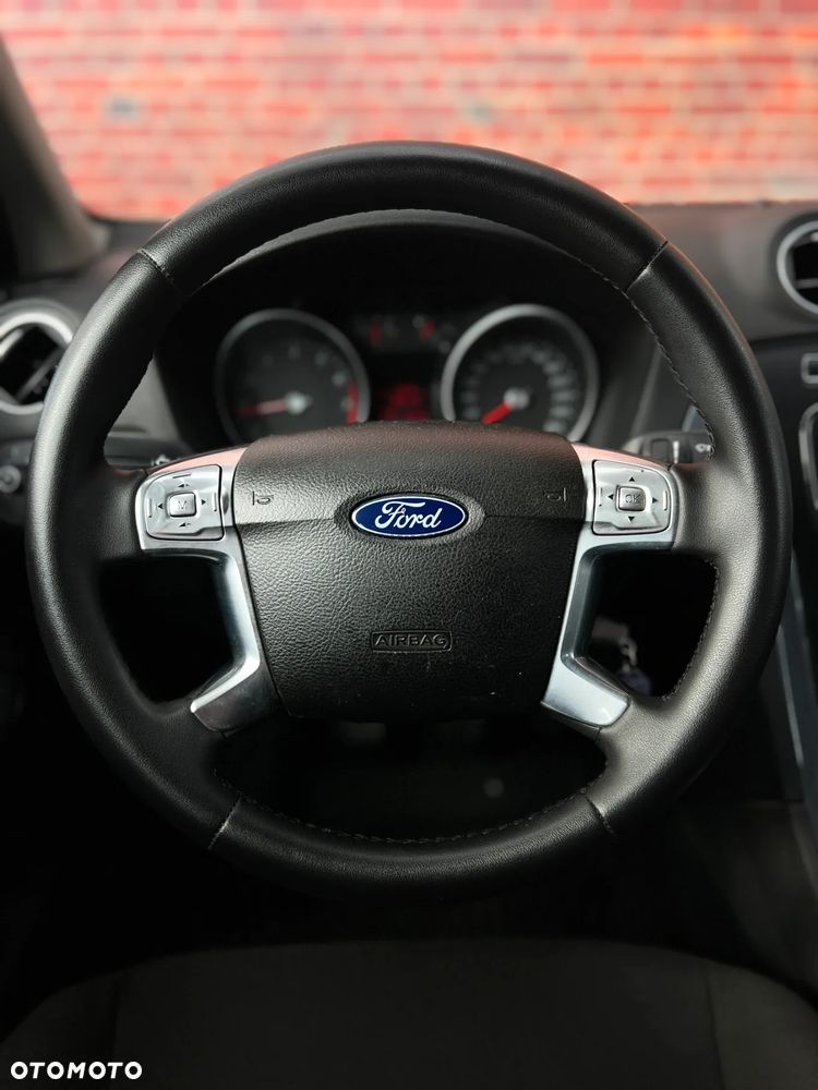 Ford Mondeo - 32