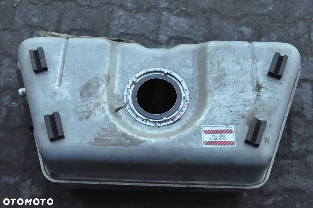 ASTON MARTIN DB9 6.0 ZBIORNIK PALIWA BAK SPC5221 - 3