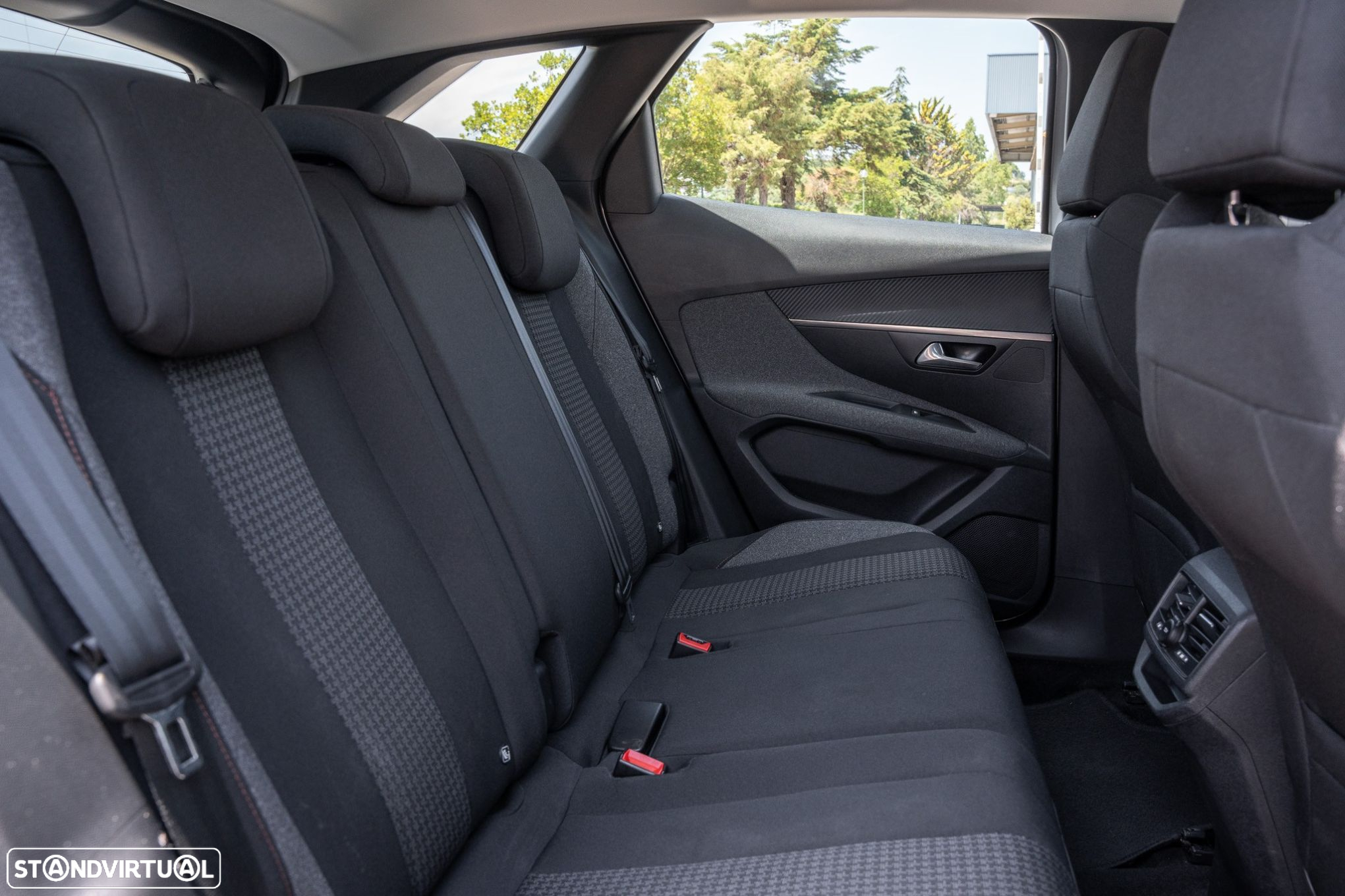 Peugeot 3008 1.2 PureTech Allure EAT8 - 17