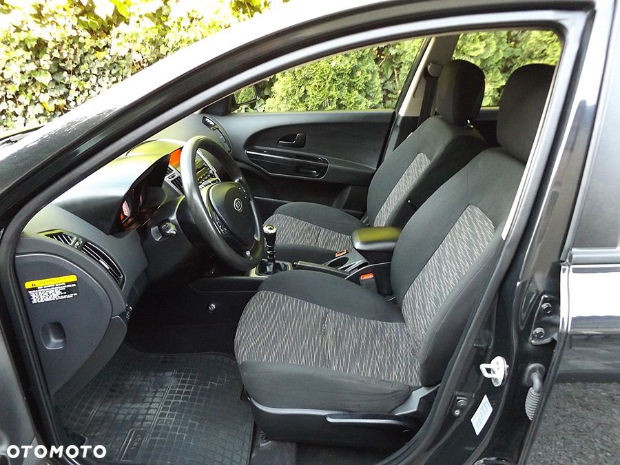 Kia Ceed - 9