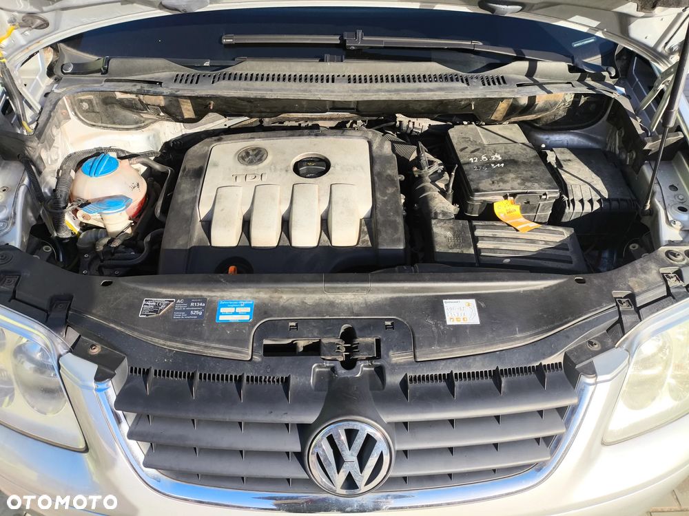 Volkswagen Touran 2.0 TDI Highline - 24