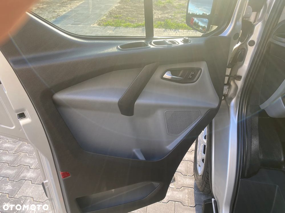 Ford TRANSIT CUSTOM - 26