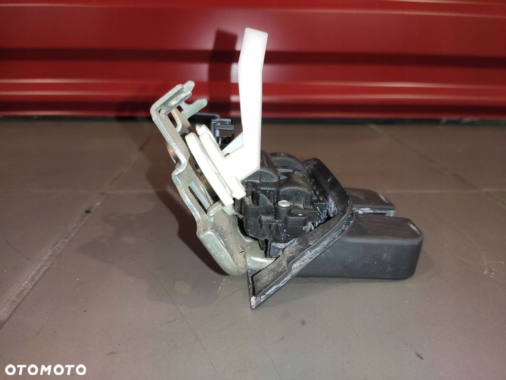 AUDI Q7 4L LIFT ZAMEK RYGIEL TYLNEJ KLAPY BAGAŻNIKA ORYGINAŁ ZDROWY - 4