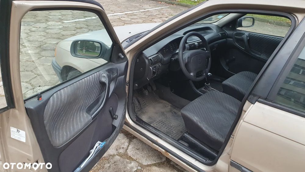 Opel Astra 1.4 16v GL - 19