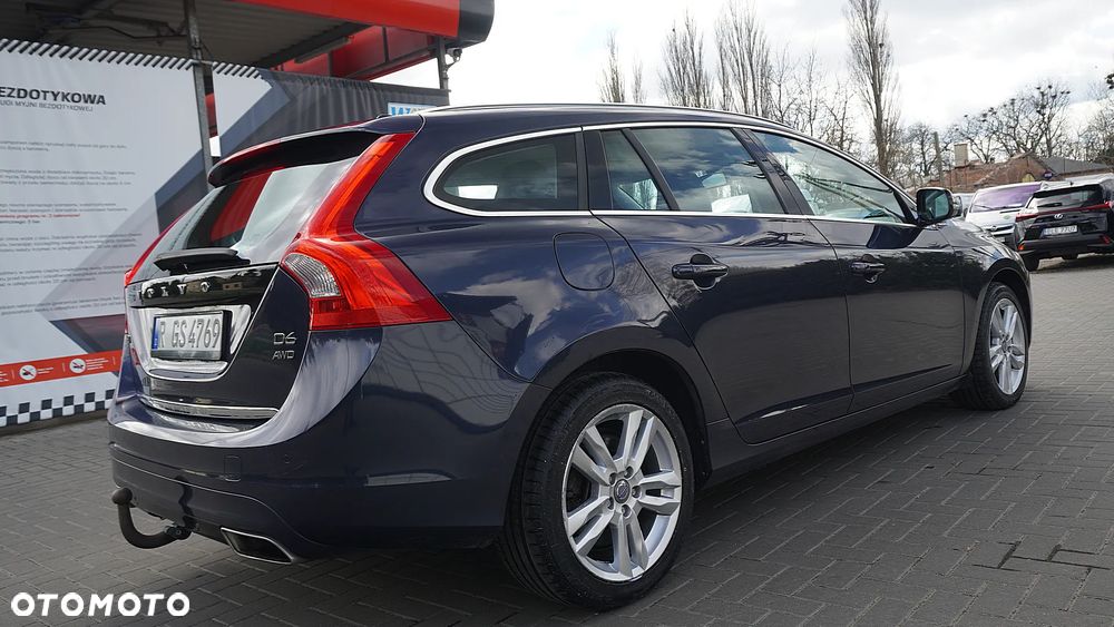 Volvo V60 D6 AWD Plug-in Hybrid Momentum - 11