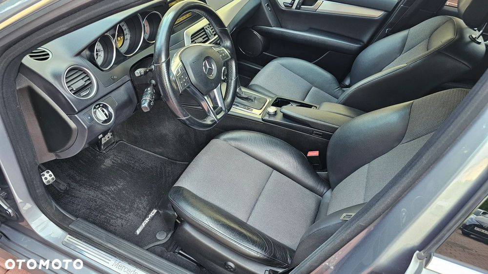 Mercedes-Benz Klasa C 350 T CDI DPF (BlueEFFICIENCY) 7G-TRONIC Avantgarde - 34