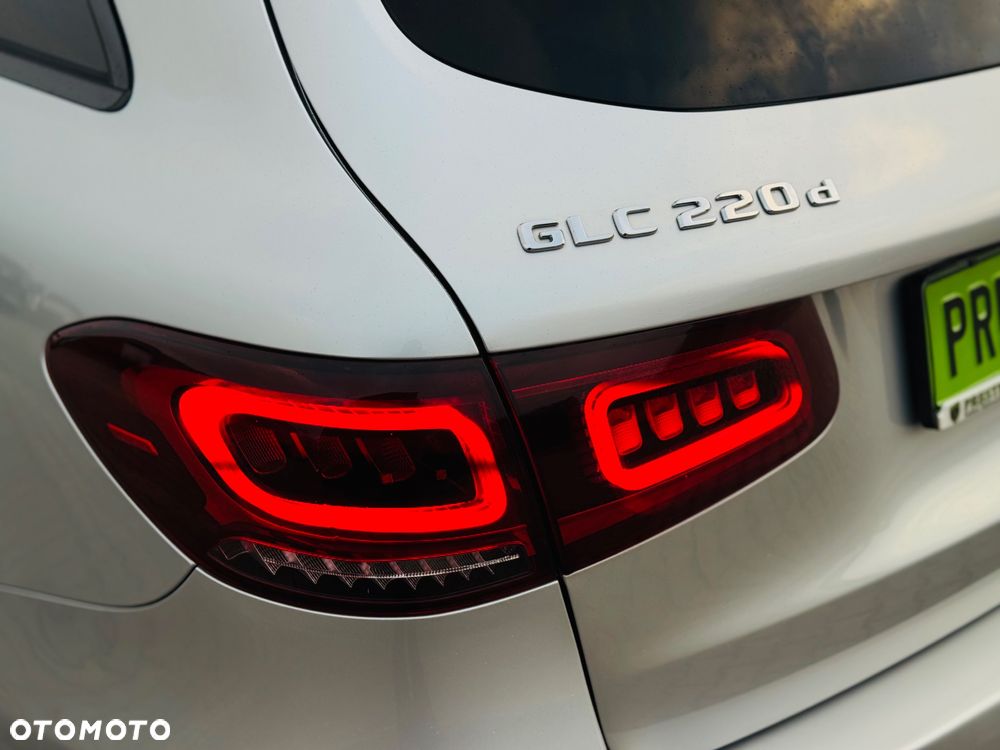 Mercedes-Benz GLC 220 d 4Matic 9G-TRONIC AMG Line Plus - 23