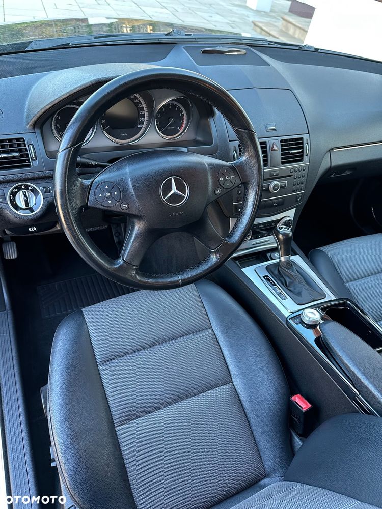 Mercedes-Benz C-Class 2010 photo 4