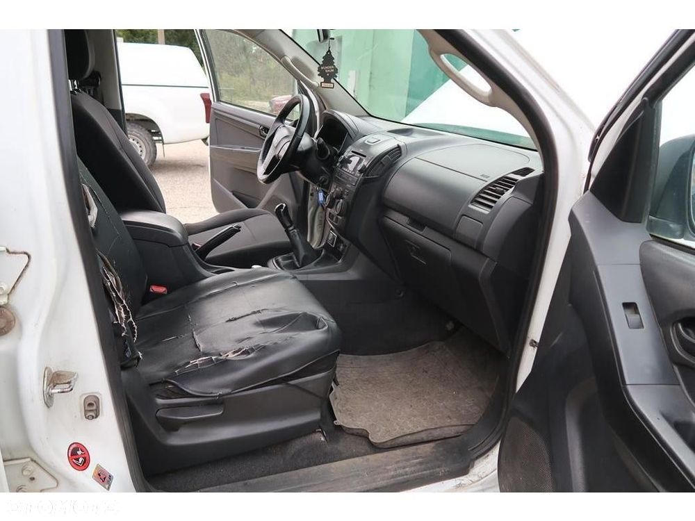 Isuzu D-Max - 38