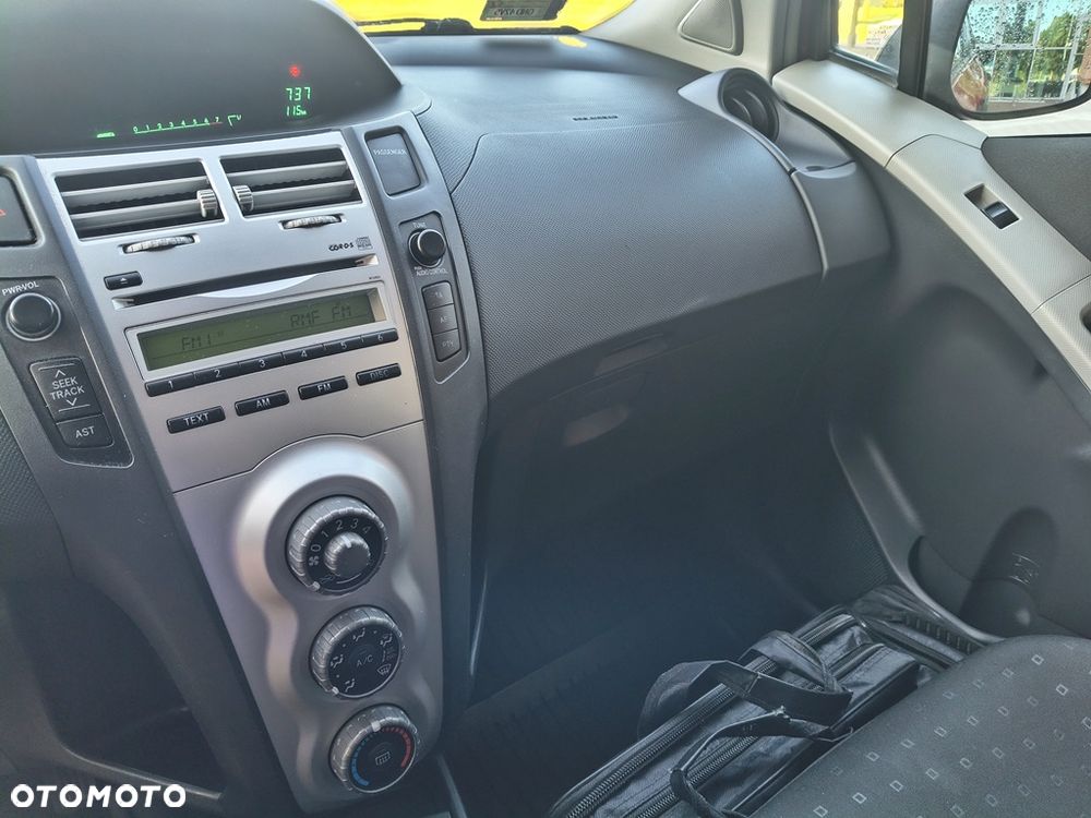 Toyota Yaris 1.0 VVT-i Team - 33