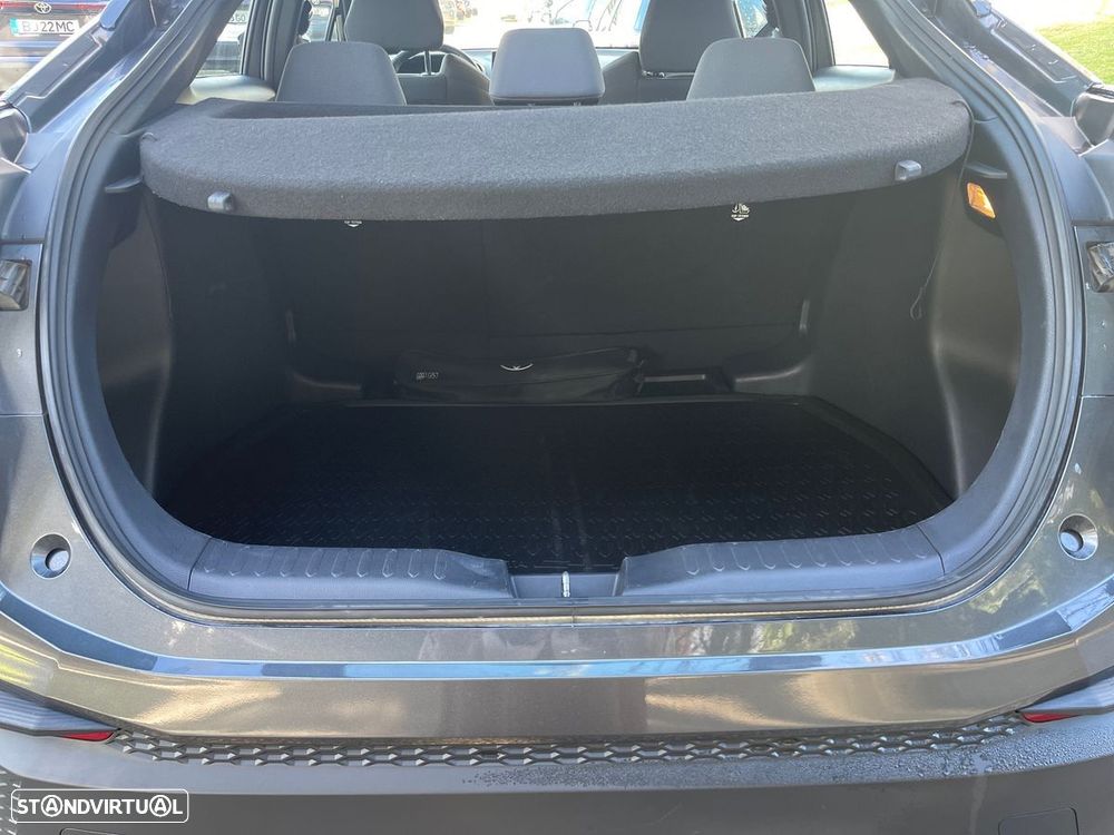 Toyota C-HR — fotografia 10