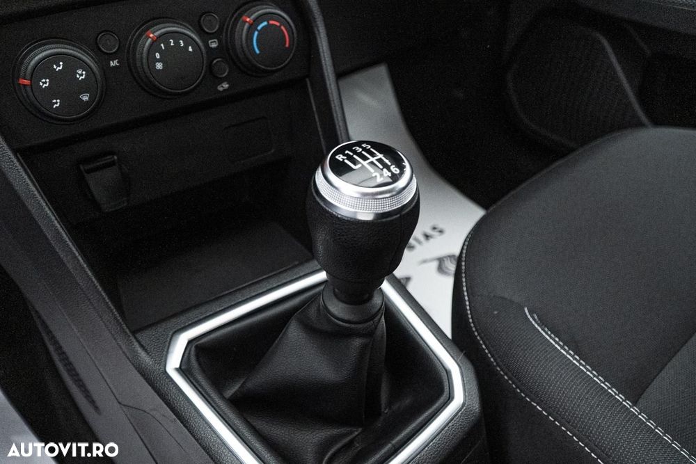 Dacia Logan TCe 90 MT6 Prestige - 26