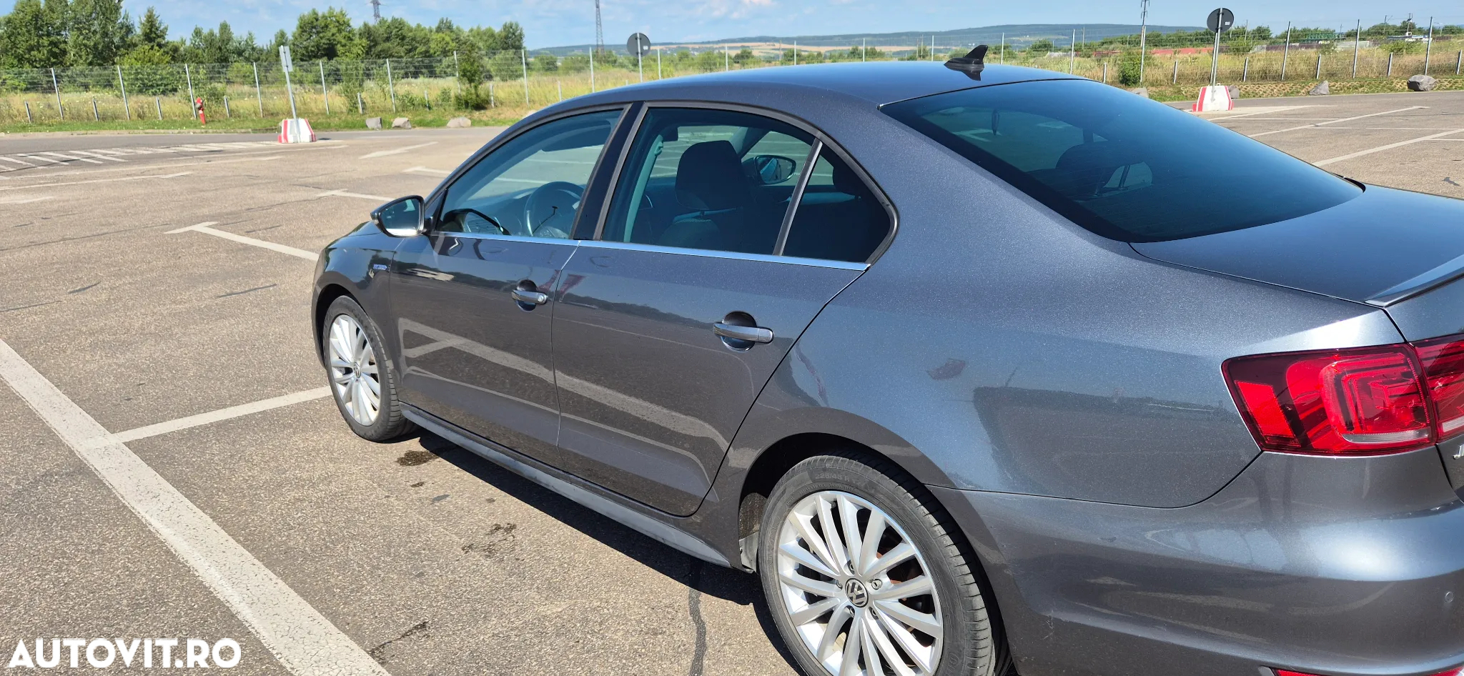 Volkswagen Jetta 1.4 Hybrid DSG Comfortline - 2