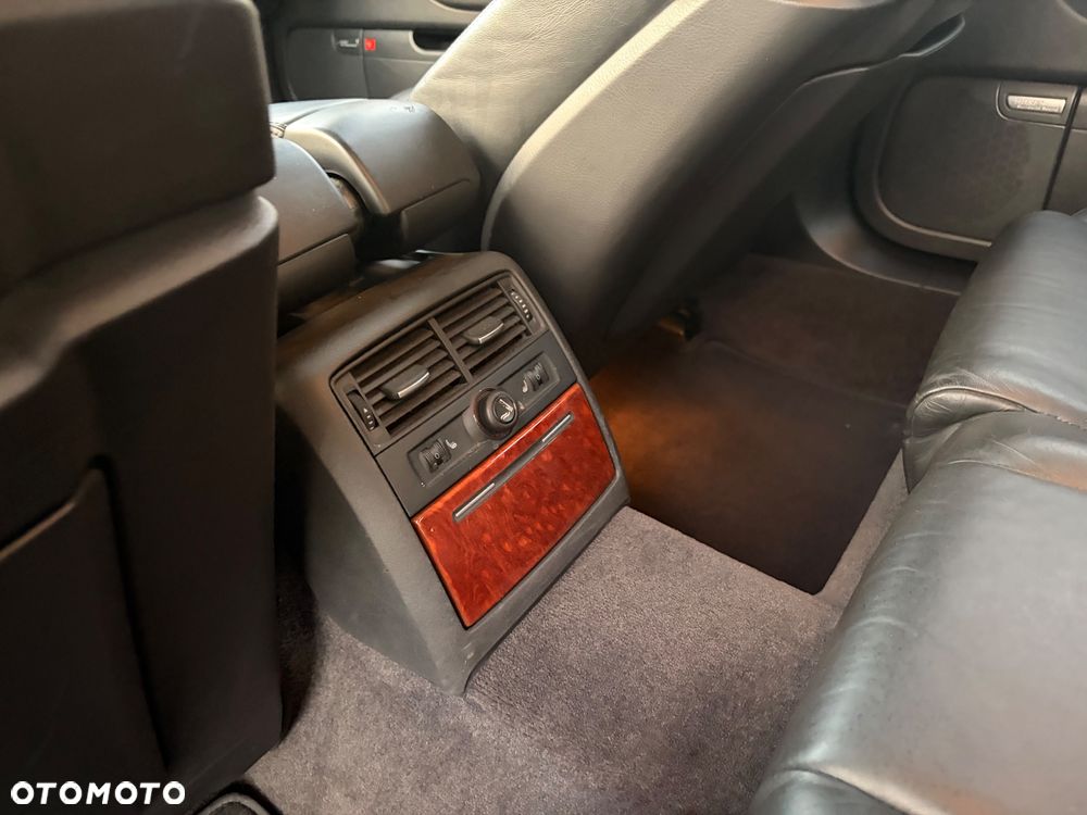 Audi A8 3.7 Quattro - 24