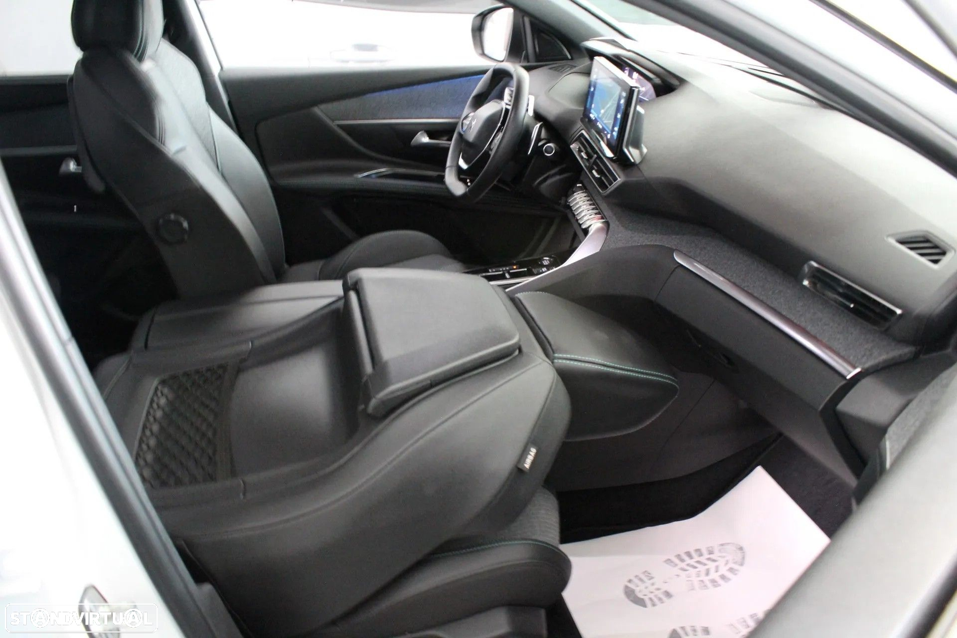 Peugeot 5008 1.2 PureTech Allure Pack EAT8 - 16