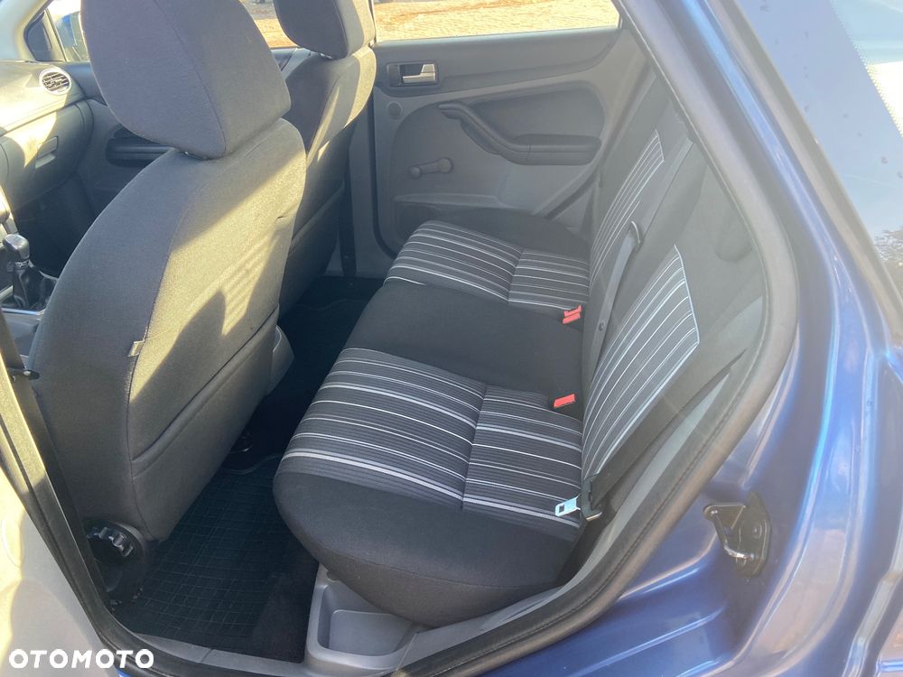 Ford Focus 1.6 16V Ambiente - 11