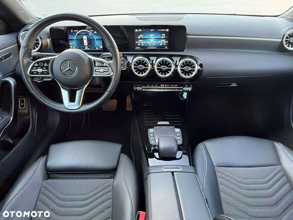 Mercedes-Benz CLA 180 7G-DCT - 22