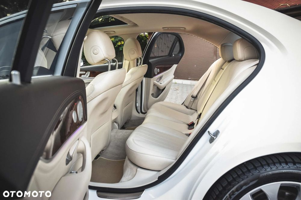 Mercedes-Benz Klasa E 300 9G-TRONIC Avantgarde - 24